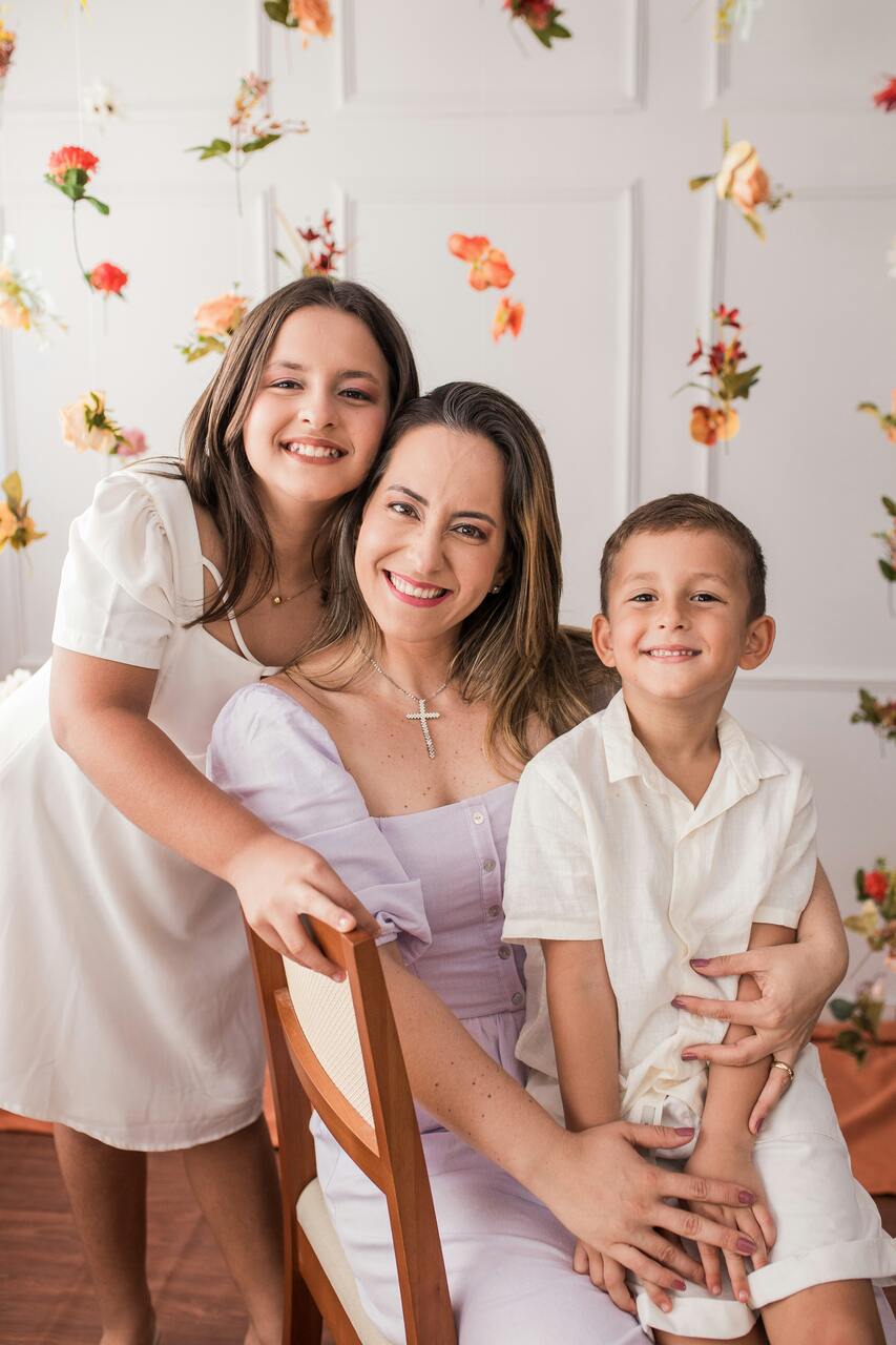 family portrait mom with kids image